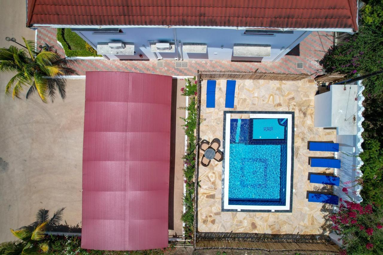 Sunny Palms Beach Bungalows Uroa Exterior photo
