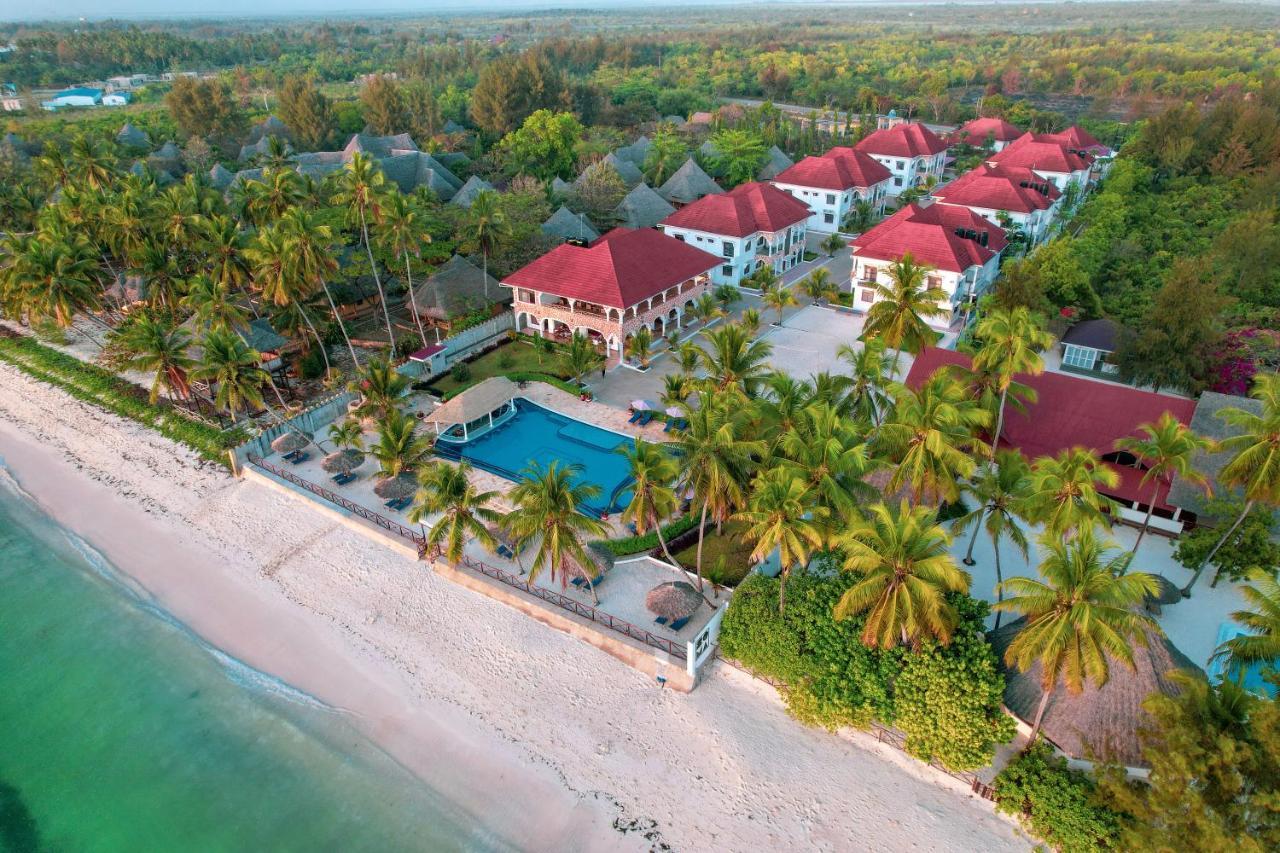Sunny Palms Beach Bungalows Uroa Exterior photo
