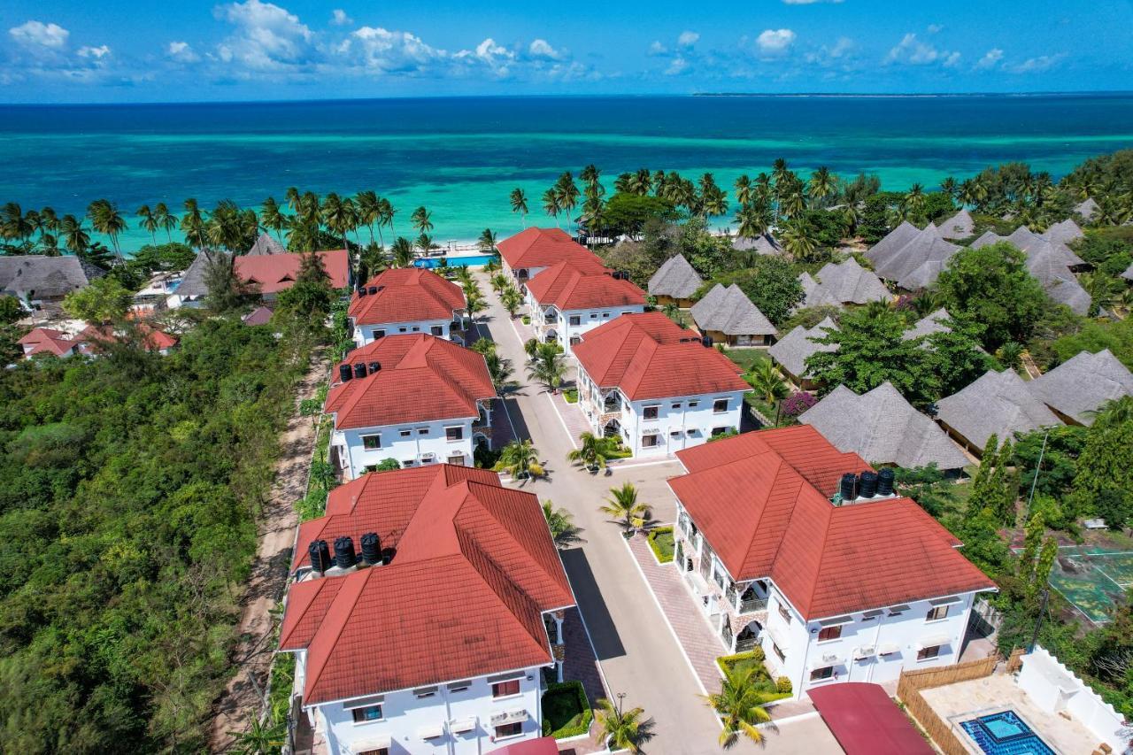 Sunny Palms Beach Bungalows Uroa Exterior photo