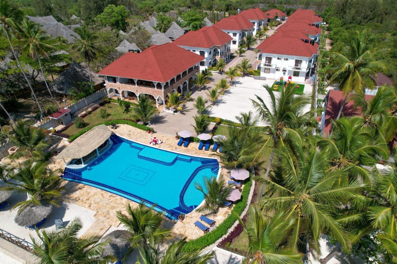 Sunny Palms Beach Bungalows Uroa Exterior photo