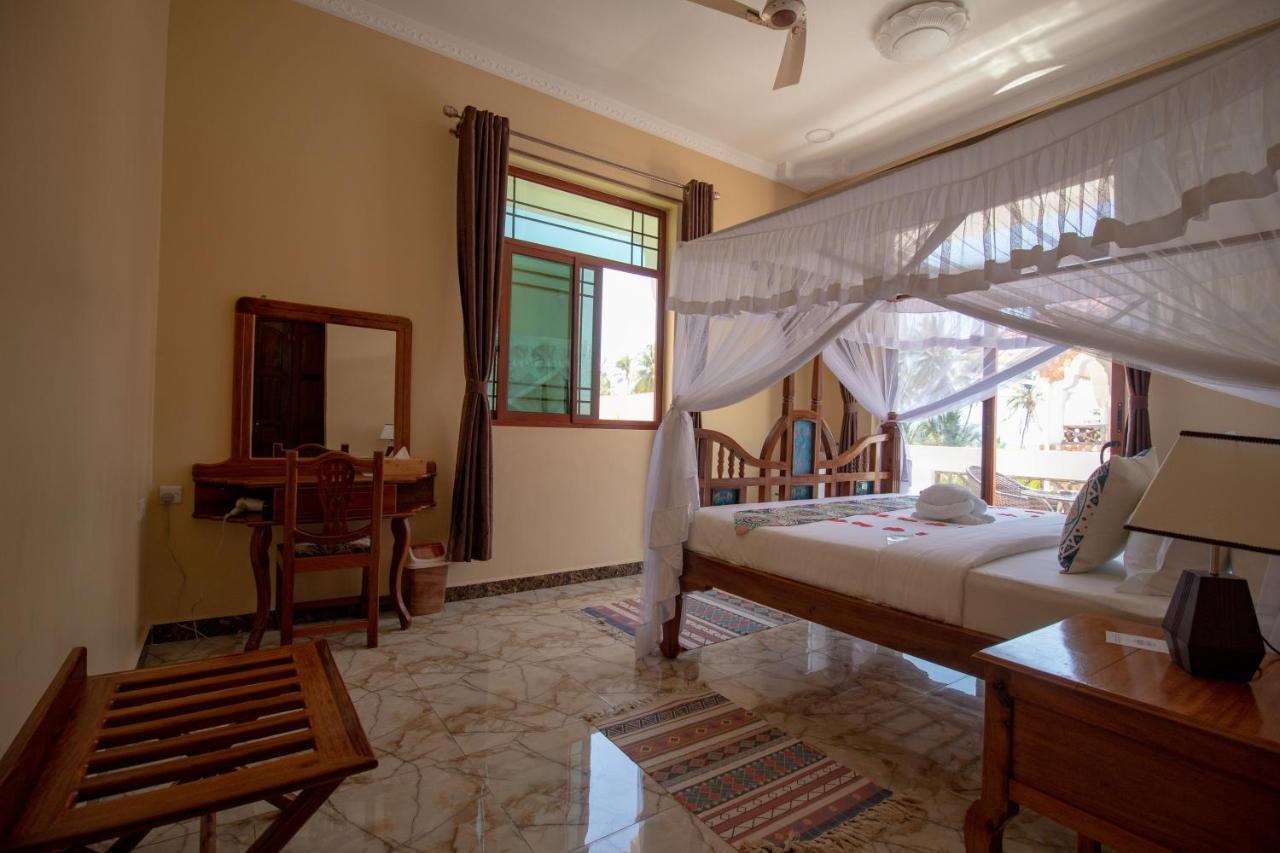 Sunny Palms Beach Bungalows Uroa Exterior photo