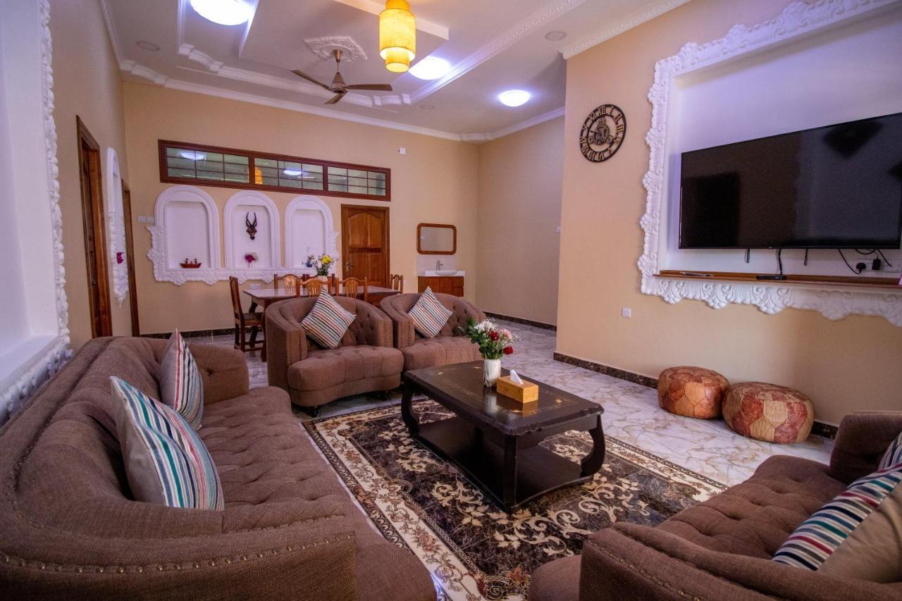 Sunny Palms Beach Bungalows Uroa Exterior photo
